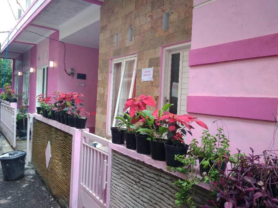 Pinky Guest House Syariah Kota Batu Batu (East Java) Exterior photo